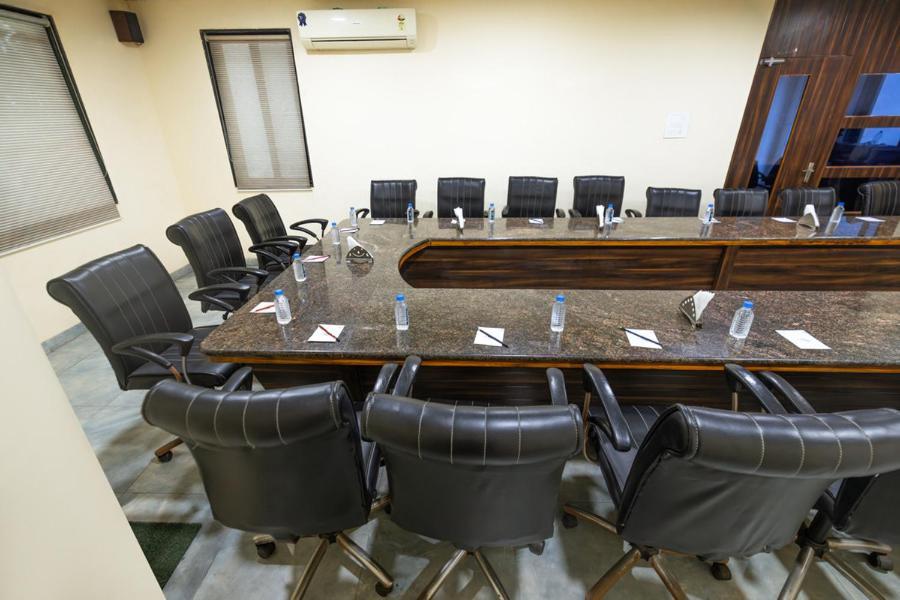 Sheetal International Hotel Raipur  Ngoại thất bức ảnh